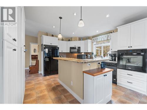 350 & 370 10 Street Se Lot# Lots 3 & 4, Salmon Arm, BC - Indoor Photo Showing Kitchen