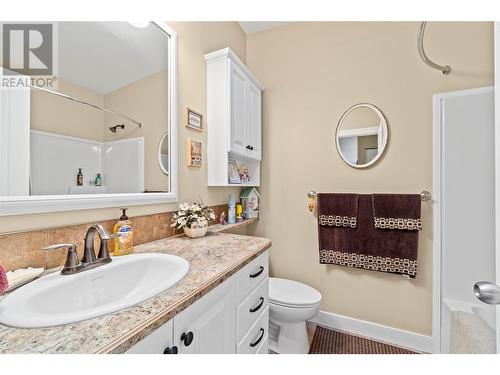 350 & 370 10 Street Se Lot# Lots 3 & 4, Salmon Arm, BC - Indoor Photo Showing Bathroom