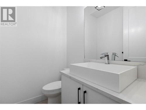 2187 Kentucky Crescent, Kelowna, BC - Indoor Photo Showing Bathroom