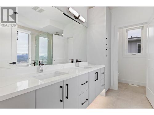 2187 Kentucky Crescent, Kelowna, BC - Indoor Photo Showing Bathroom