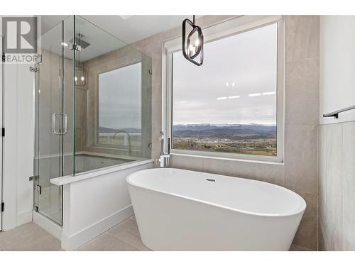 2187 Kentucky Crescent, Kelowna, BC - Indoor Photo Showing Bathroom