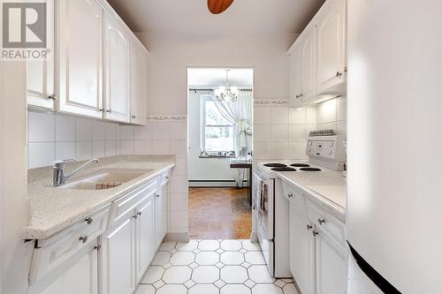 99 Pine St # 202, Sault Ste. Marie, ON - Indoor Photo Showing Kitchen