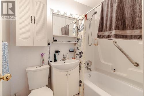 99 Pine St # 202, Sault Ste. Marie, ON - Indoor Photo Showing Bathroom