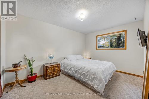 133 Gunn Street, Barrie, ON - Indoor Photo Showing Bedroom