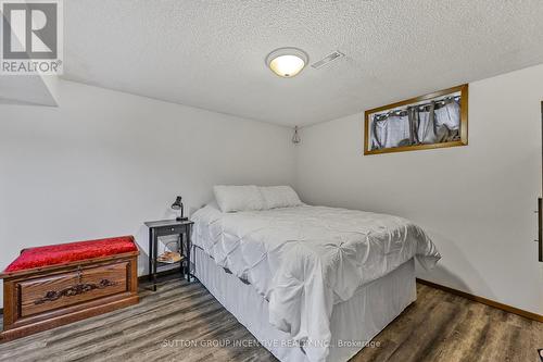 133 Gunn Street, Barrie, ON - Indoor Photo Showing Bedroom