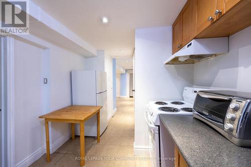 15 Brigham Court, Toronto, ON - Indoor Photo Showing Kitchen