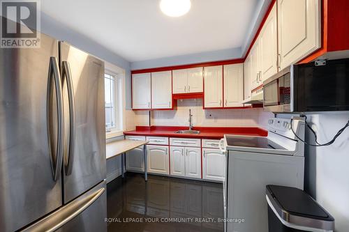 15 Brigham Court, Toronto, ON - Indoor Photo Showing Kitchen