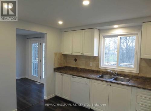 Upper - 18 Chippawa Court, Barrie, ON - Indoor Photo Showing Kitchen With Double Sink