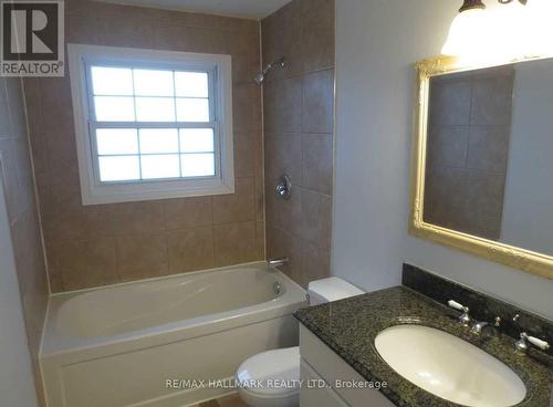 Upper - 18 Chippawa Court, Barrie, ON - Indoor Photo Showing Bathroom