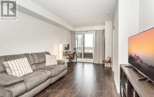 901 - 385 Prince Of Wales Drive, Mississauga, ON - Indoor Photo Showing Living Room