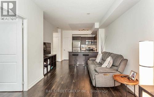 901 - 385 Prince Of Wales Drive, Mississauga, ON - Indoor Photo Showing Living Room