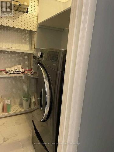 3160 Ernest Appelbe Boulevard, Oakville, ON - Indoor Photo Showing Laundry Room