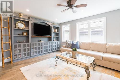 27 Garrett Crescent, Barrie, ON - Indoor Photo Showing Living Room