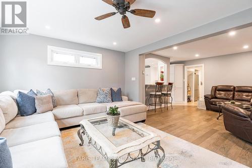 27 Garrett Crescent, Barrie, ON - Indoor Photo Showing Living Room