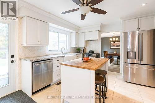 27 Garrett Crescent, Barrie, ON - Indoor Photo Showing Kitchen