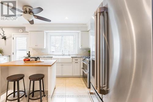 27 Garrett Crescent, Barrie, ON - Indoor Photo Showing Kitchen With Upgraded Kitchen