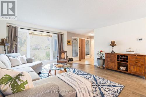 27 Garrett Crescent, Barrie, ON - Indoor Photo Showing Living Room