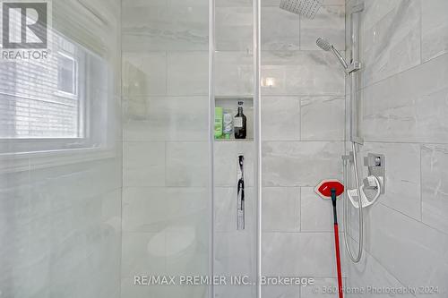 50 Sunny Glen Crescent, Brampton, ON - Indoor Photo Showing Bathroom