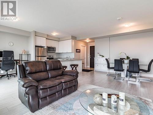 1109 - 65 Yorkland Boulevard, Brampton, ON - Indoor Photo Showing Living Room