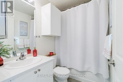 512 - 339 Rathburn Road W, Mississauga, ON - Indoor Photo Showing Bathroom