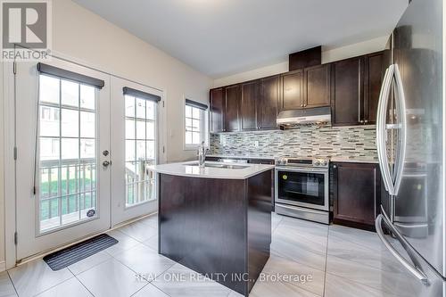 127 Preston Meadow Avenue, Mississauga, ON - Indoor Photo Showing Kitchen With Upgraded Kitchen