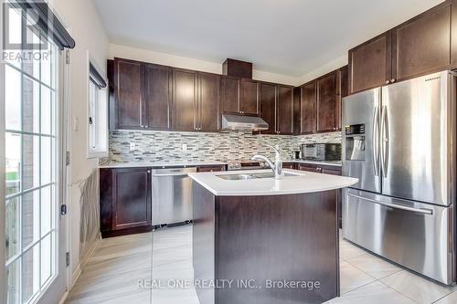 127 Preston Meadow Avenue, Mississauga, ON - Indoor Photo Showing Kitchen With Stainless Steel Kitchen With Double Sink With Upgraded Kitchen