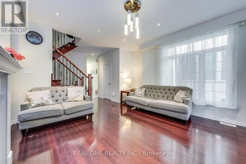 127 Preston Meadow Avenue, Mississauga, ON - Indoor Photo Showing Living Room