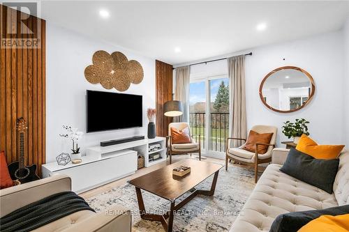 52 - 2530 Northampton Boulevard, Burlington, ON - Indoor Photo Showing Living Room