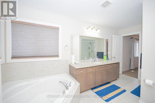 27 Elmbank Trail, Kitchener, ON - Indoor Photo Showing Bathroom