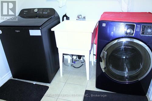 27 Elmbank Trail, Kitchener, ON - Indoor Photo Showing Laundry Room