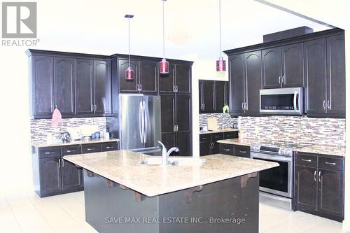 27 Elmbank Trail, Kitchener, ON - Indoor Photo Showing Kitchen With Upgraded Kitchen