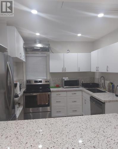 24 East 22Nd Street, Hamilton, ON - Indoor Photo Showing Kitchen With Double Sink