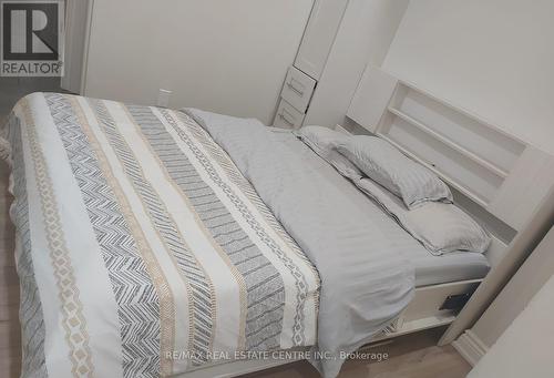 24 East 22Nd Street, Hamilton, ON - Indoor Photo Showing Bedroom