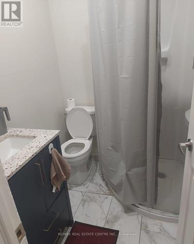 24 East 22Nd Street, Hamilton, ON - Indoor Photo Showing Bathroom