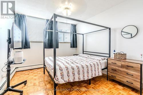 702 - 293 Mohawk Road E, Hamilton, ON - Indoor Photo Showing Bedroom