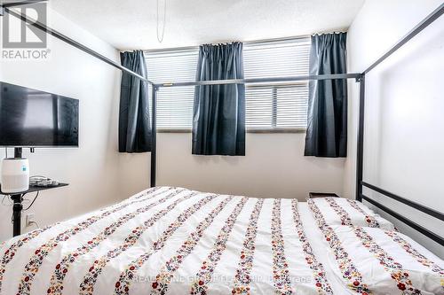 702 - 293 Mohawk Road E, Hamilton, ON - Indoor Photo Showing Bedroom