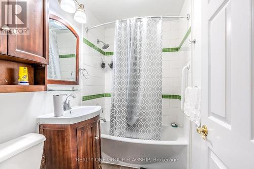 702 - 293 Mohawk Road E, Hamilton, ON - Indoor Photo Showing Bathroom