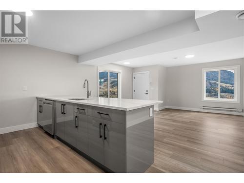 647 Carnoustie Drive, Kelowna, BC - Indoor Photo Showing Kitchen