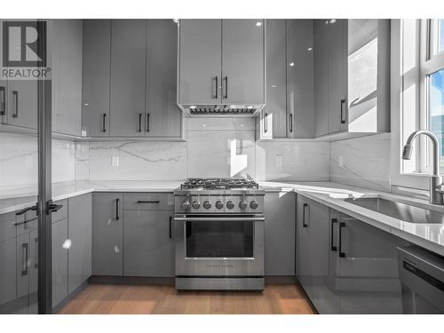 Main Kitchen, Fisher Paykel Appliances - 647 Carnoustie Drive, Kelowna, BC - Indoor Photo Showing Kitchen With Upgraded Kitchen