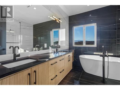 647 Carnoustie Drive, Kelowna, BC - Indoor Photo Showing Bathroom