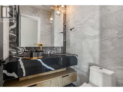 647 Carnoustie Drive, Kelowna, BC - Indoor Photo Showing Bathroom