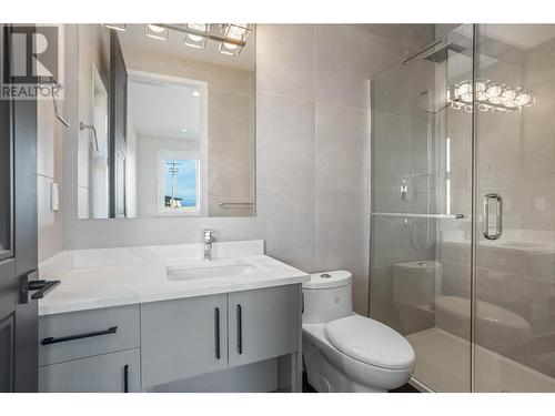 647 Carnoustie Drive, Kelowna, BC - Indoor Photo Showing Bathroom