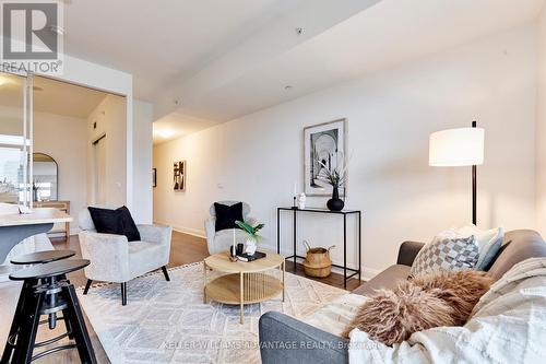 Lph17 - 160 Vanderhoof Avenue, Toronto, ON - Indoor Photo Showing Living Room