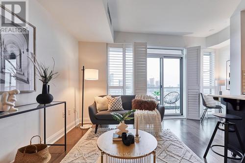 Lph17 - 160 Vanderhoof Avenue, Toronto, ON - Indoor Photo Showing Living Room