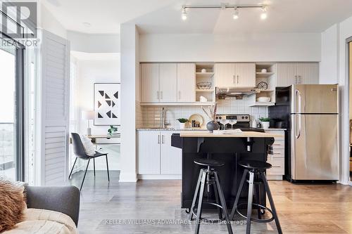 Lph17 - 160 Vanderhoof Avenue, Toronto, ON - Indoor Photo Showing Kitchen