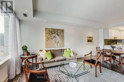 206 - 88 Davenport Road, Toronto, ON - Indoor Photo Showing Living Room