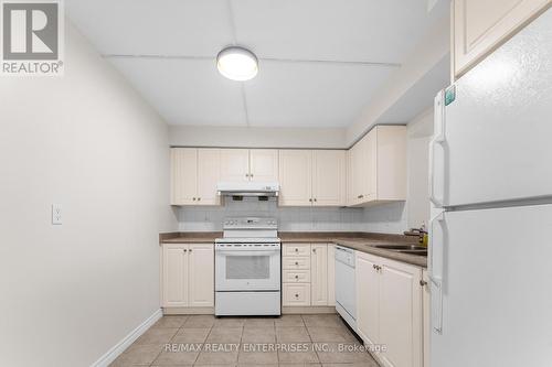 607 - 228 Bonis Avenue, Toronto, ON - Indoor Photo Showing Kitchen With Double Sink