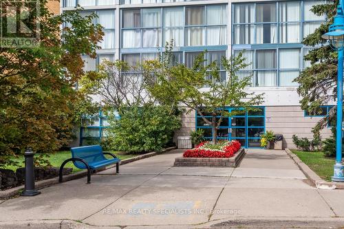 1002 - 25 Trailwood Drive, Mississauga, ON - Outdoor