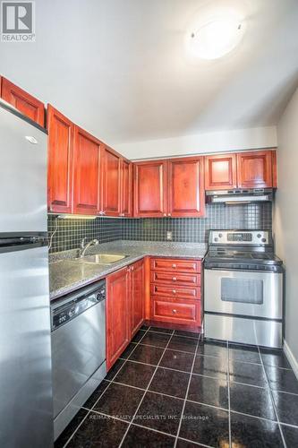 1002 - 25 Trailwood Drive, Mississauga, ON - Indoor Photo Showing Kitchen