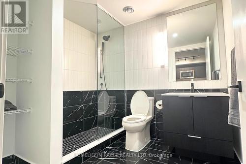 905 - 327 King Street W, Toronto, ON - Indoor Photo Showing Bathroom